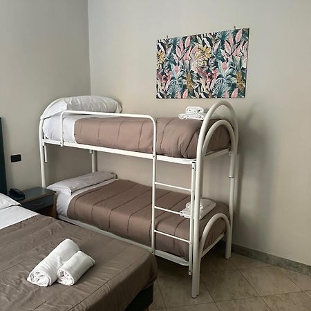 Smart Station Hotel Naples Luaran gambar