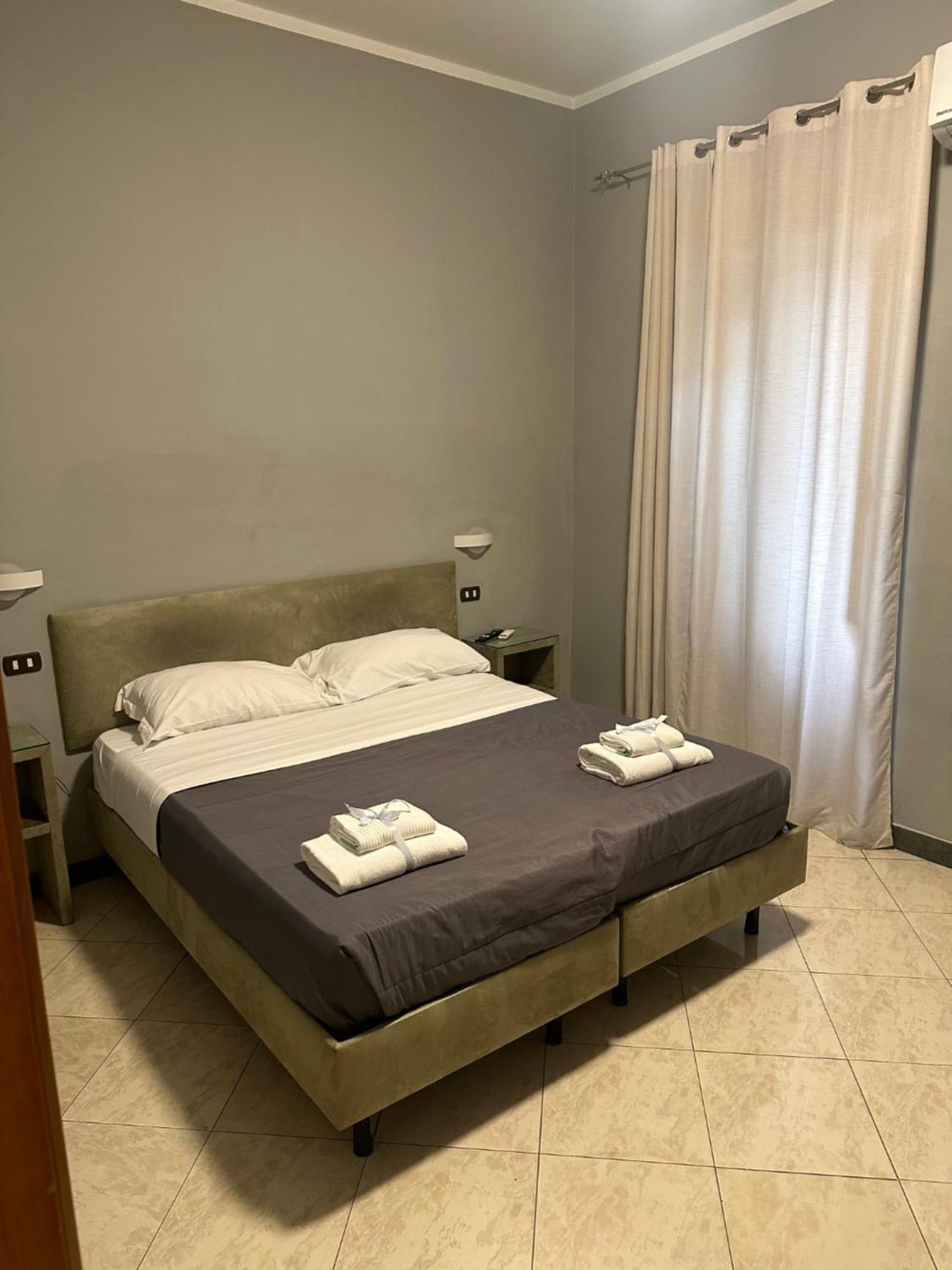Smart Station Hotel Naples Luaran gambar