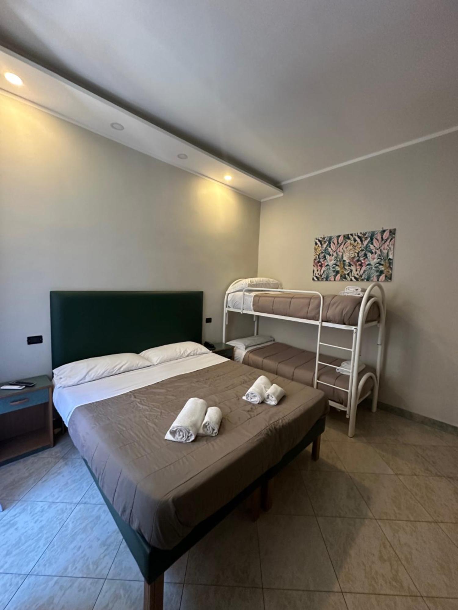 Smart Station Hotel Naples Luaran gambar